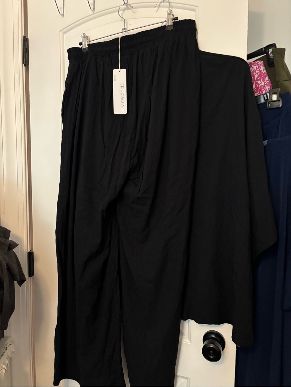 Scarlett Men's Black Jogger-Style Sweatpants